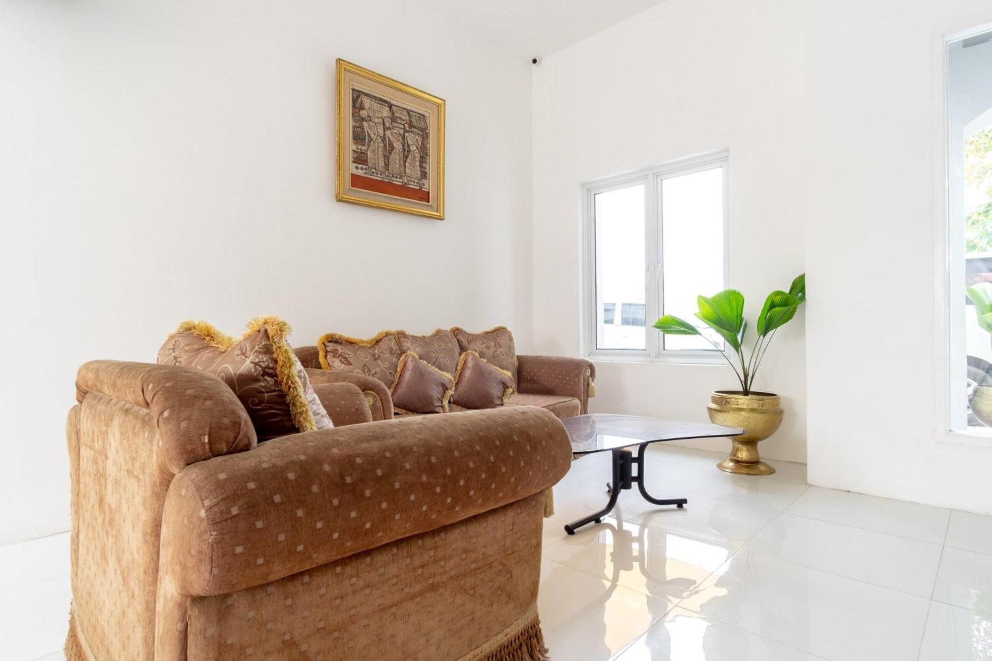 Capital O 92444 Kamojo Guest House Medan Bagian luar foto