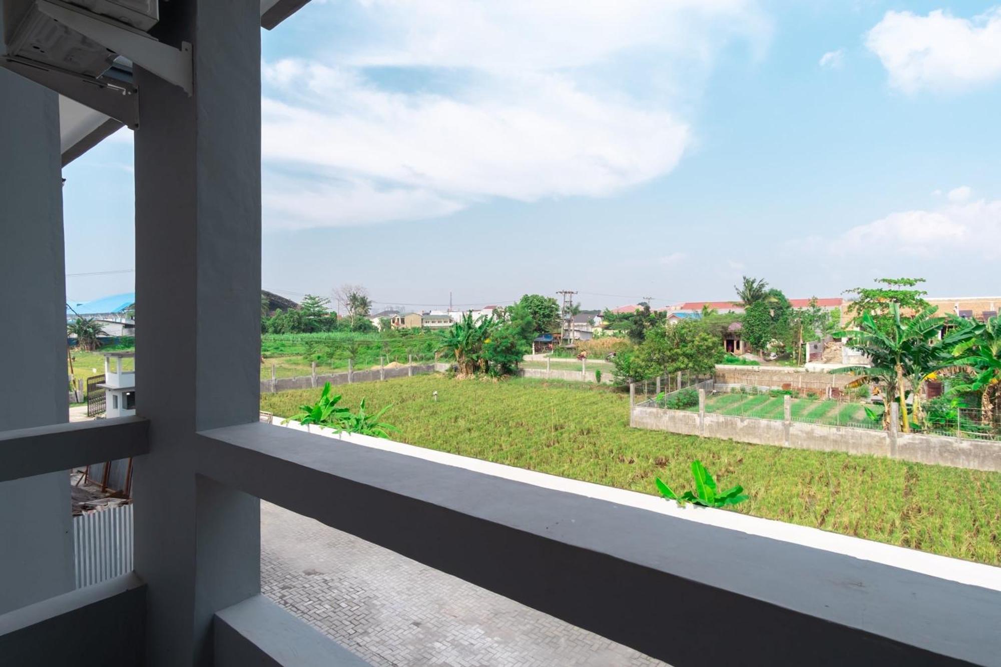 Capital O 92444 Kamojo Guest House Medan Bagian luar foto