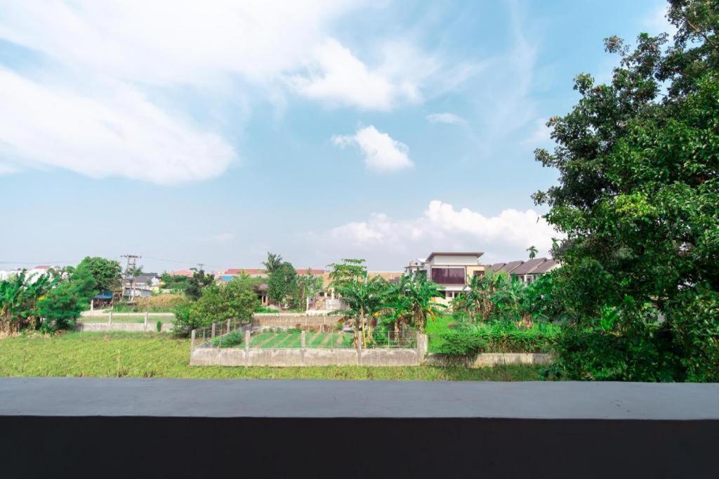 Capital O 92444 Kamojo Guest House Medan Bagian luar foto